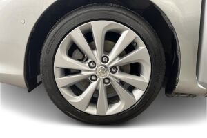 Toyota Auris esikatselu 13
