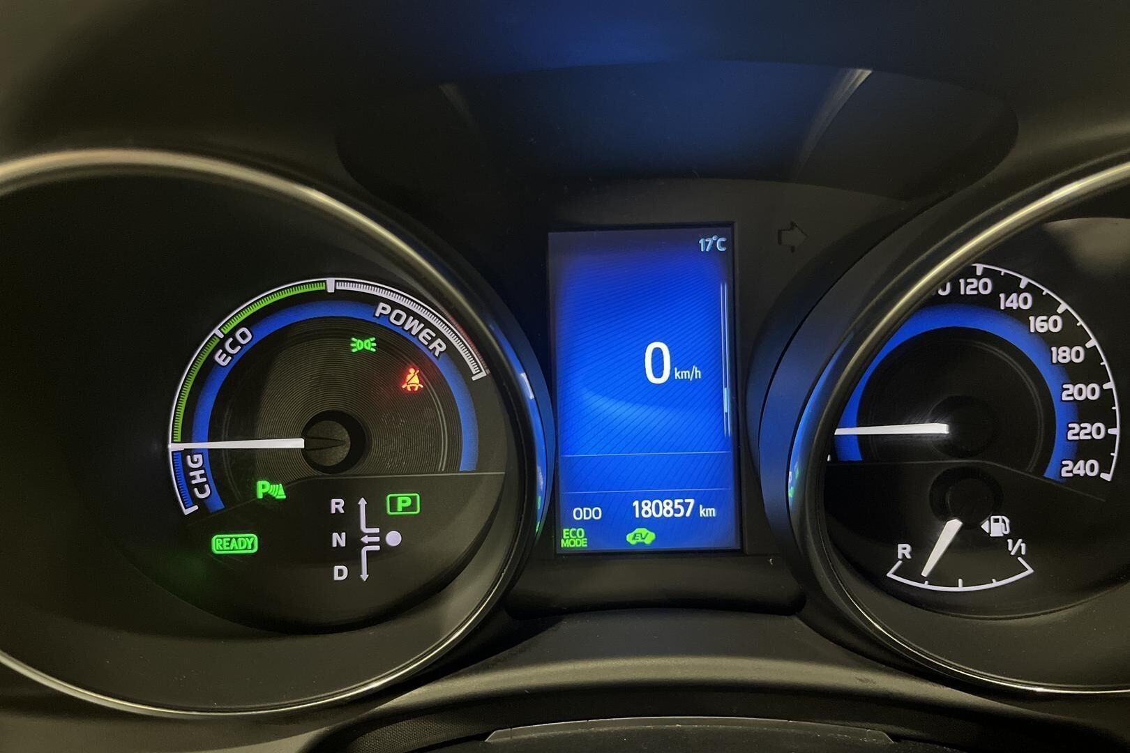 Toyota Auris iso kuva 15