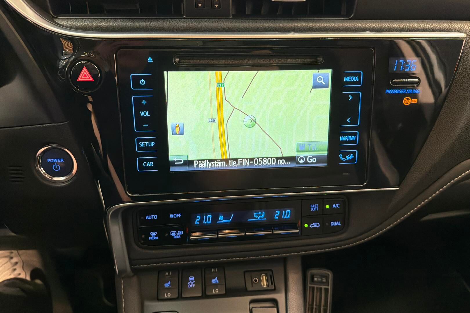 Toyota Auris iso kuva 17