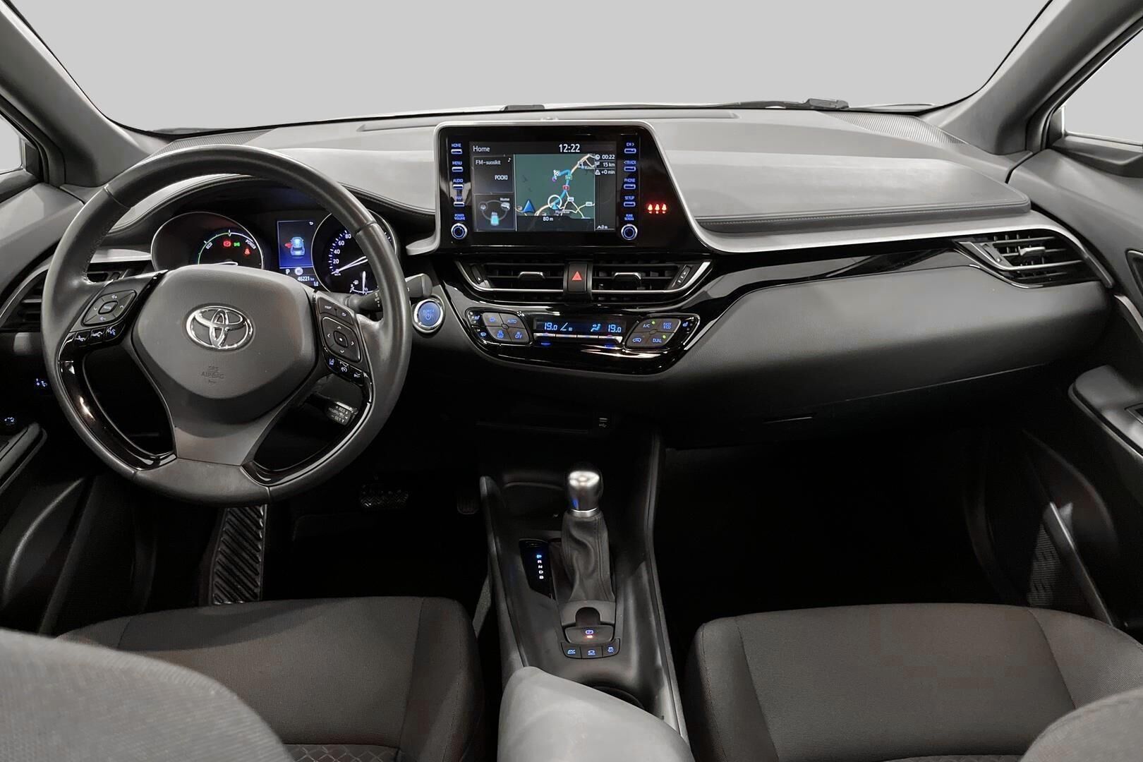 Toyota C-HR iso kuva 10
