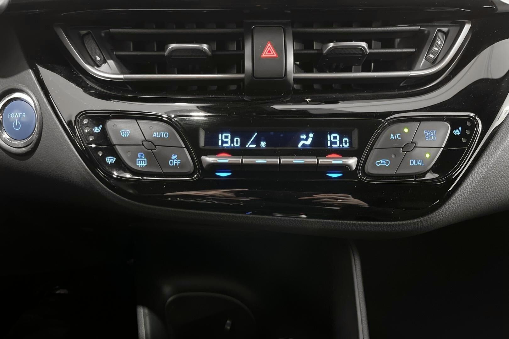 Toyota C-HR iso kuva 15