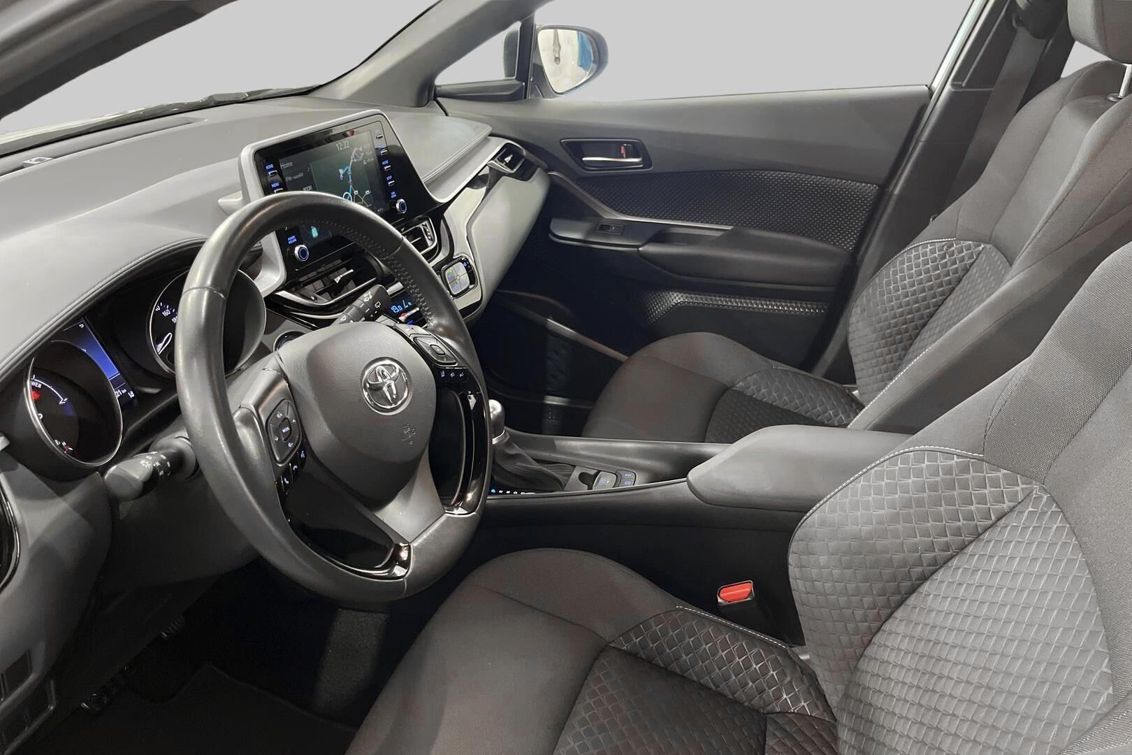 Toyota C-HR iso kuva 8
