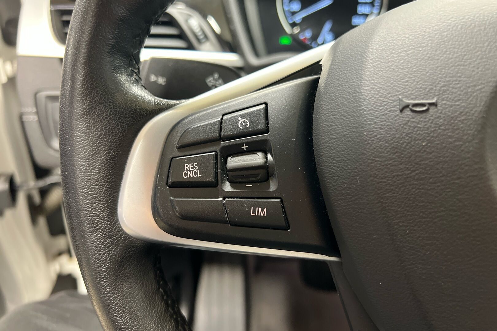 BMW X1 iso kuva 18