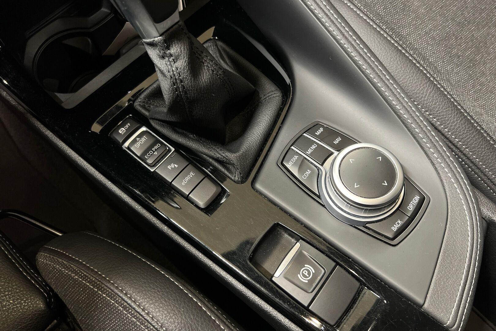 BMW X1 iso kuva 13