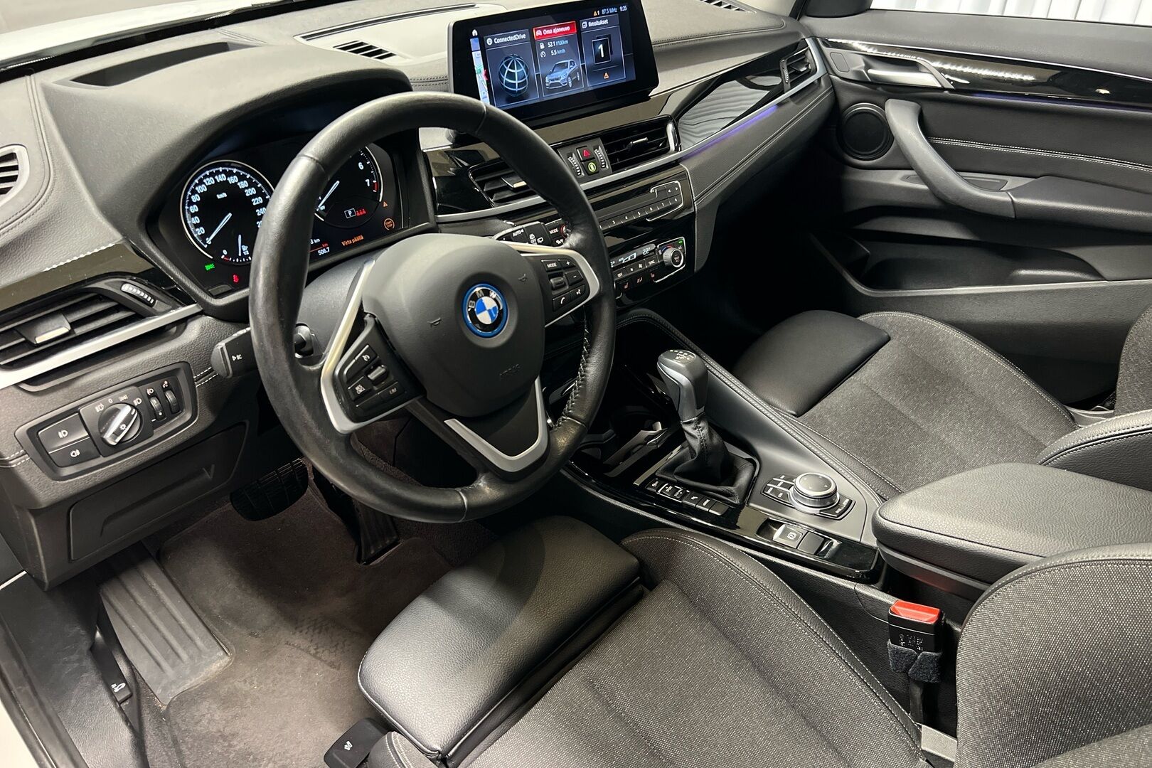 BMW X1 iso kuva 6