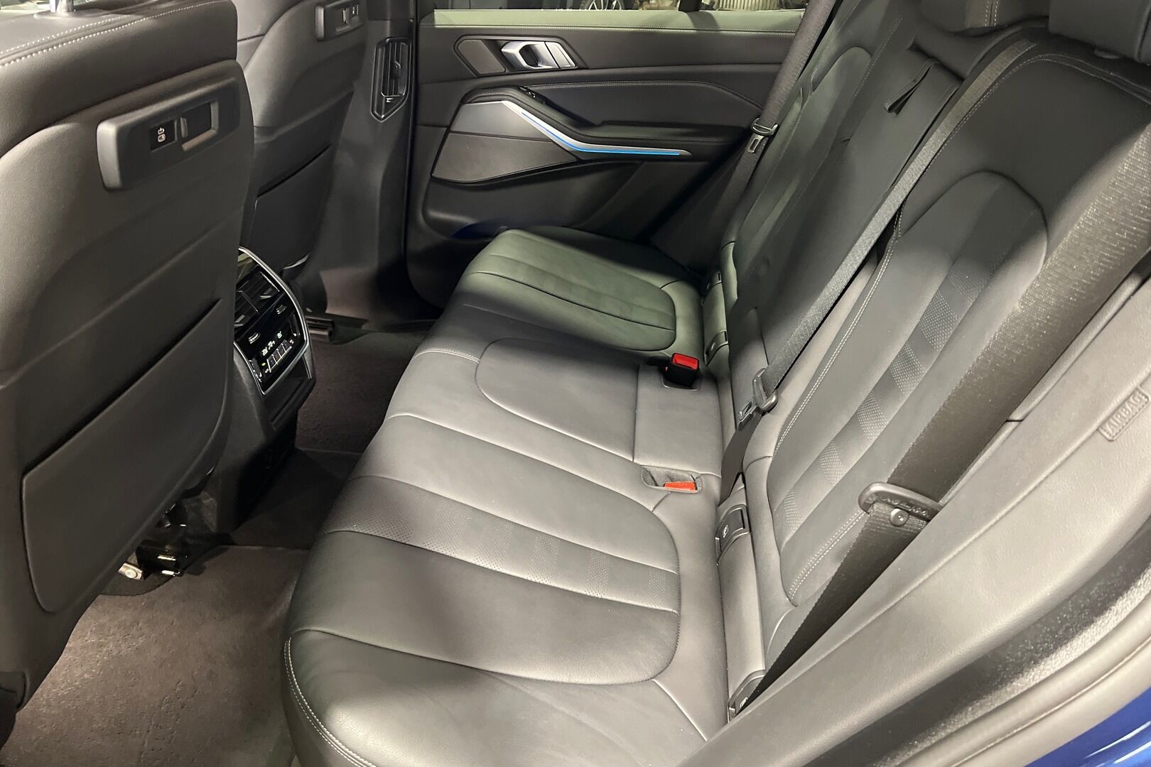 BMW X5 iso kuva 2