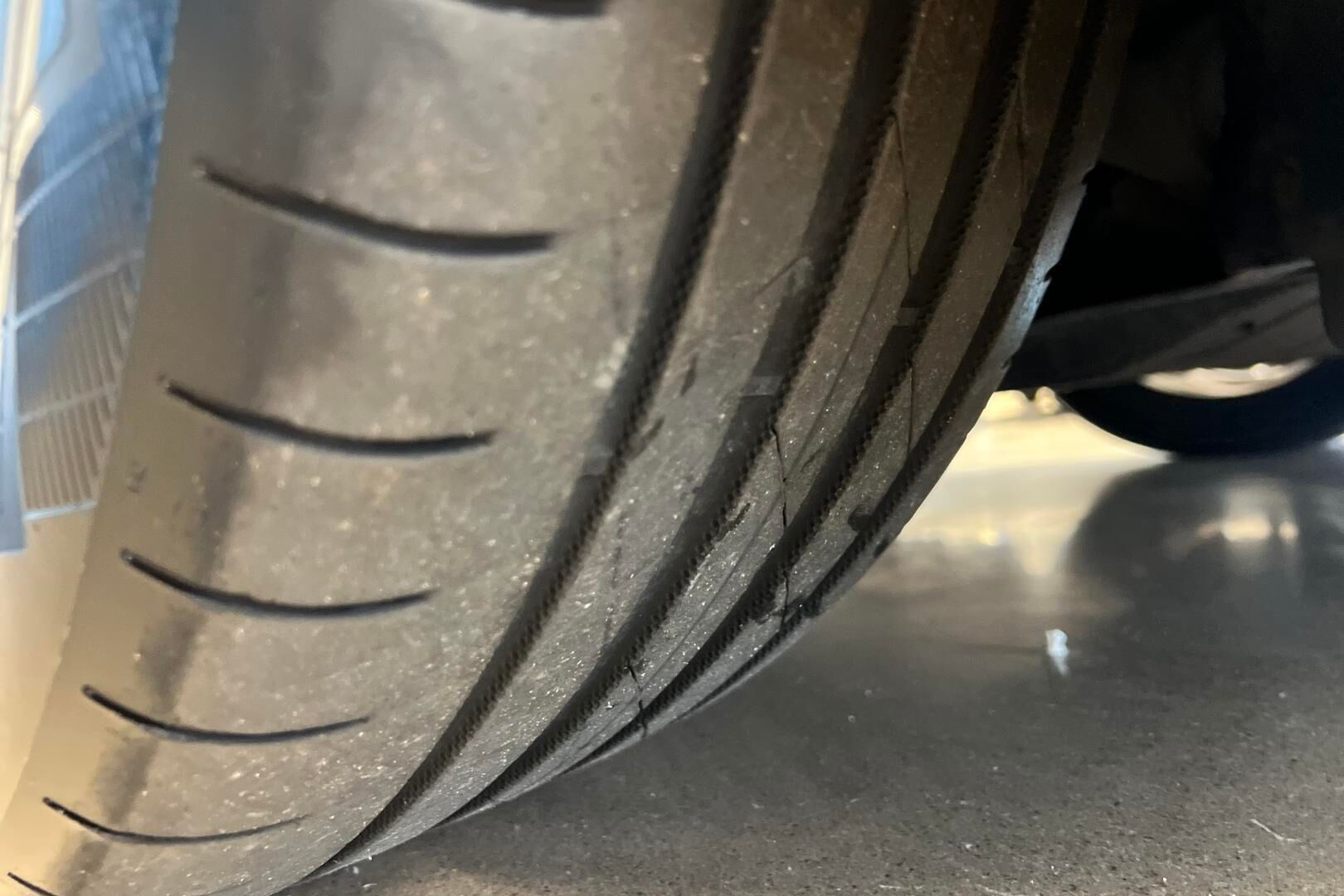 BMW i4 iso kuva 15