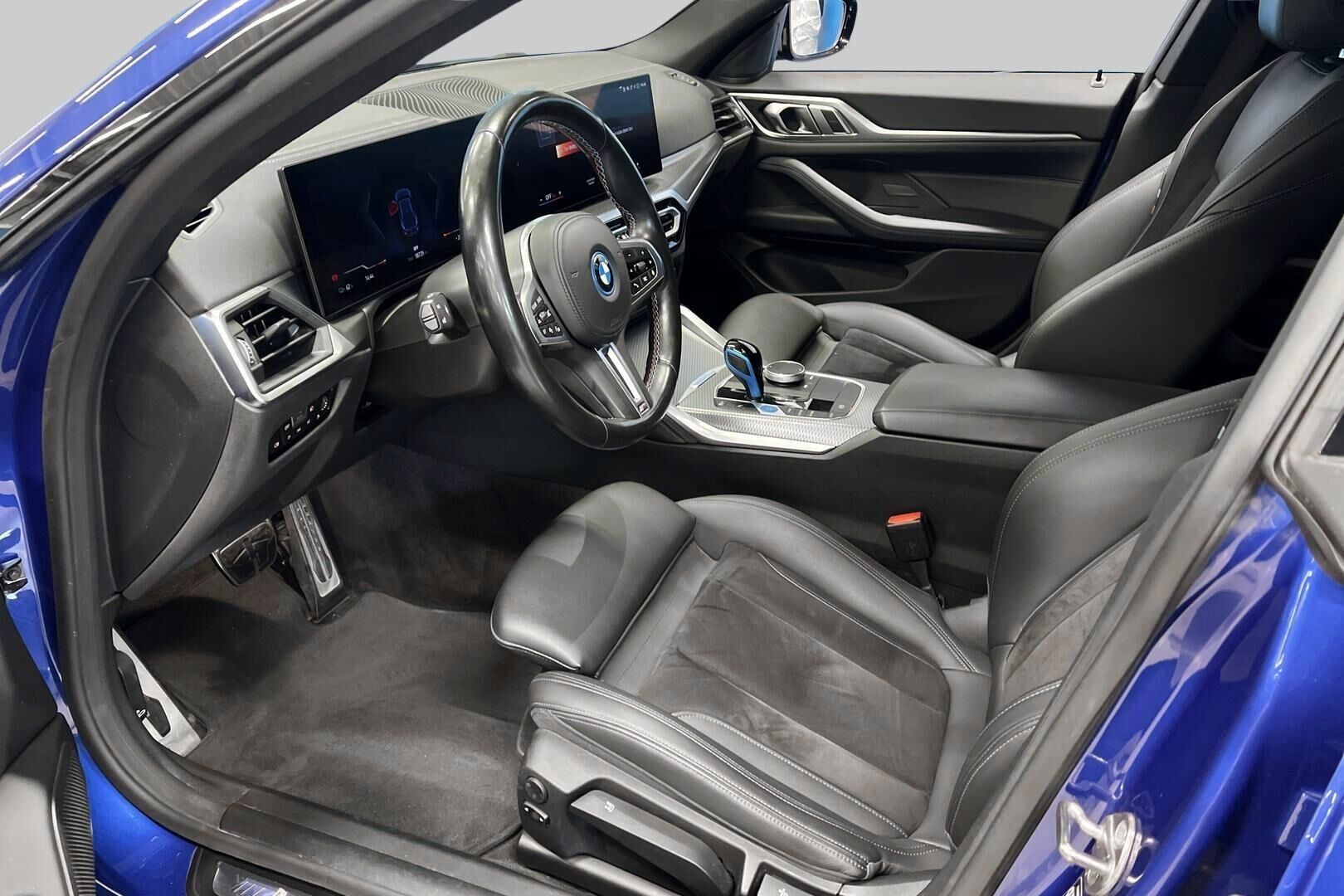 BMW i4 iso kuva 9