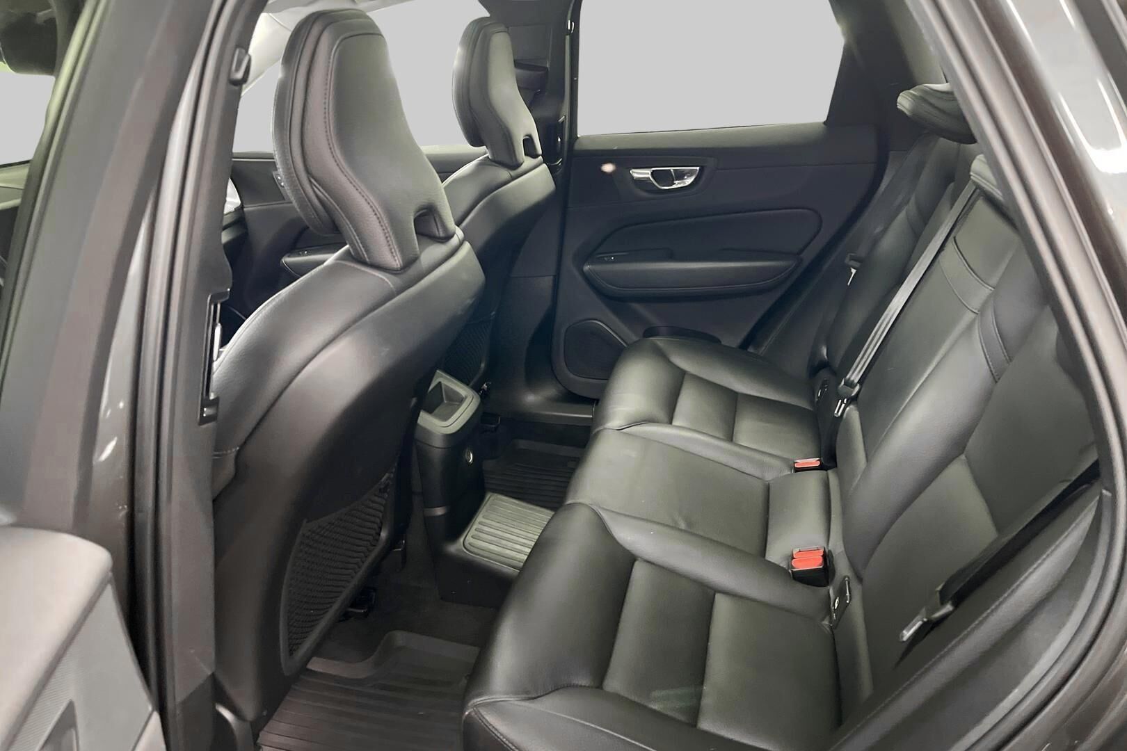 Volvo XC60 iso kuva 10