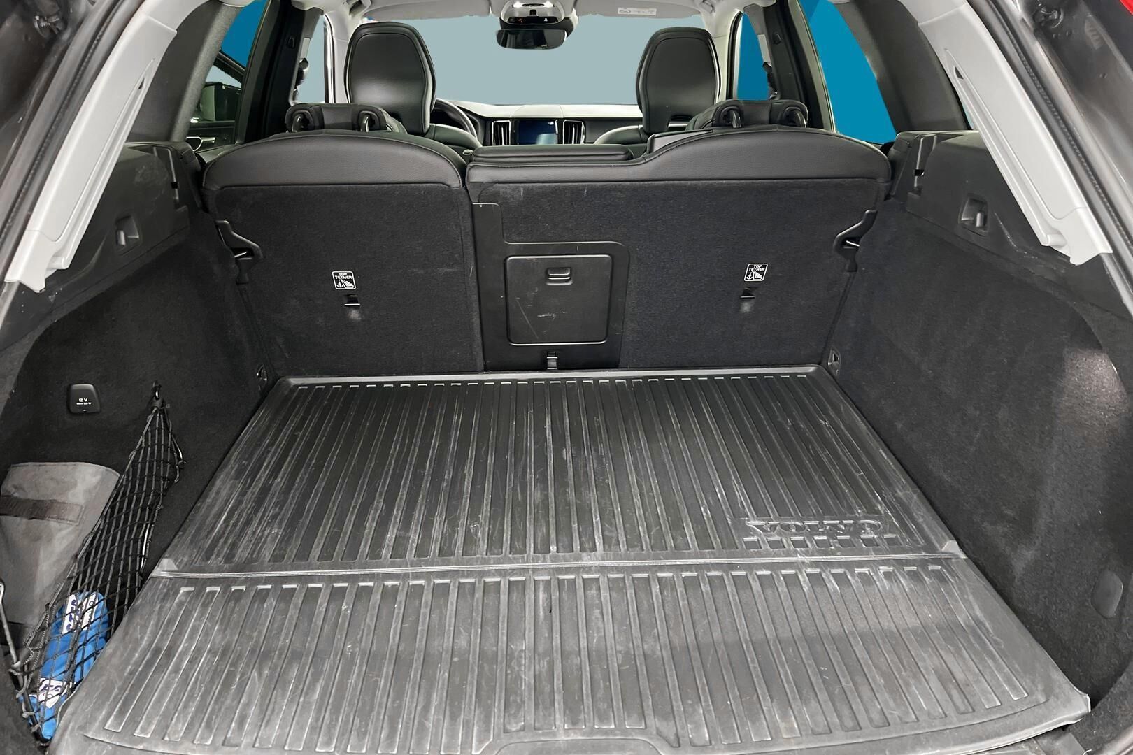 Volvo XC60 iso kuva 12