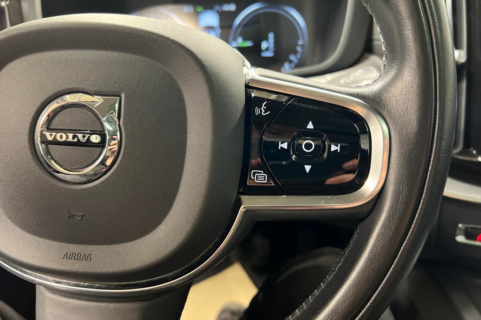 Volvo XC60 iso kuva 18