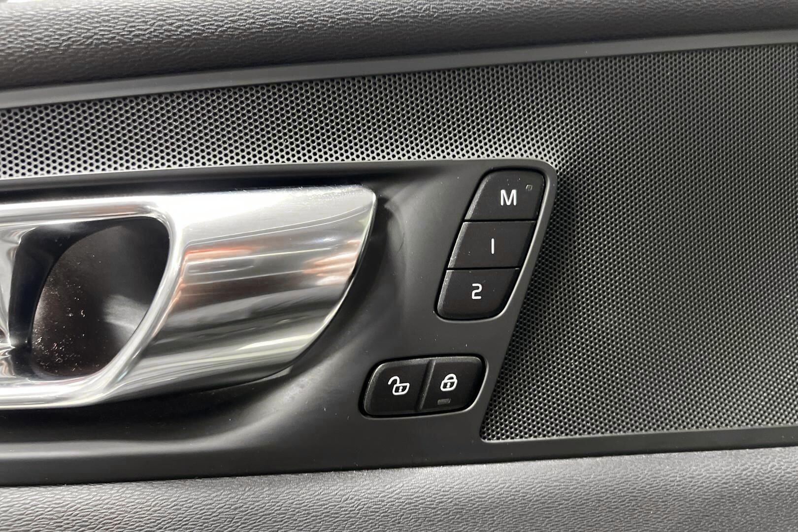 Volvo XC60 iso kuva 19