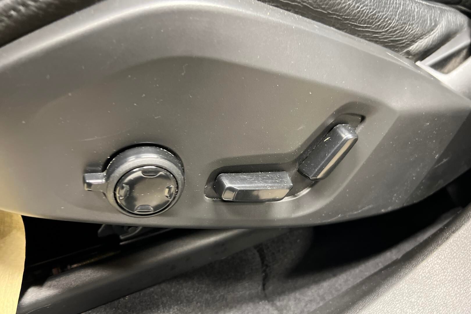 Volvo XC60 iso kuva 20