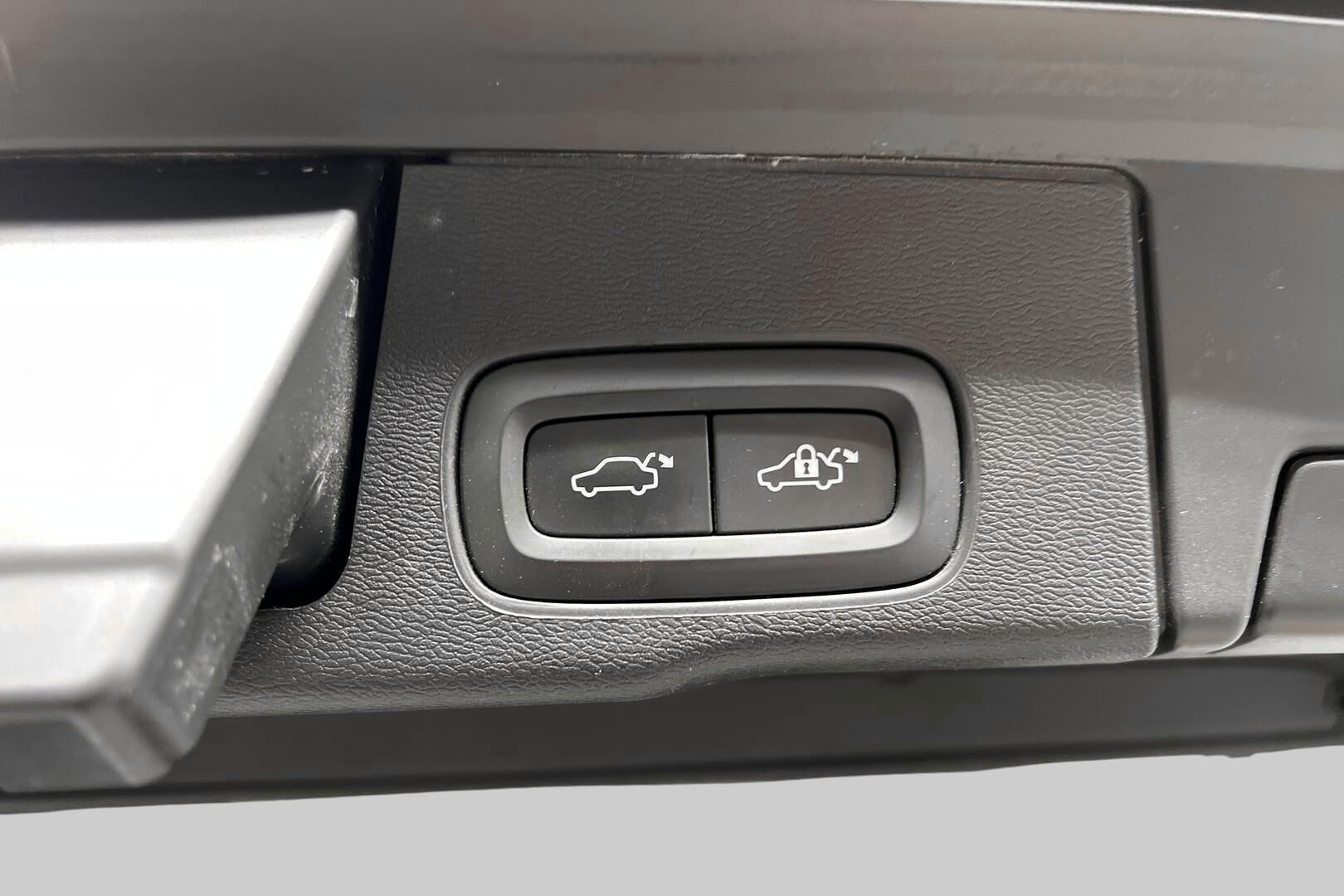 Volvo XC60 iso kuva 23
