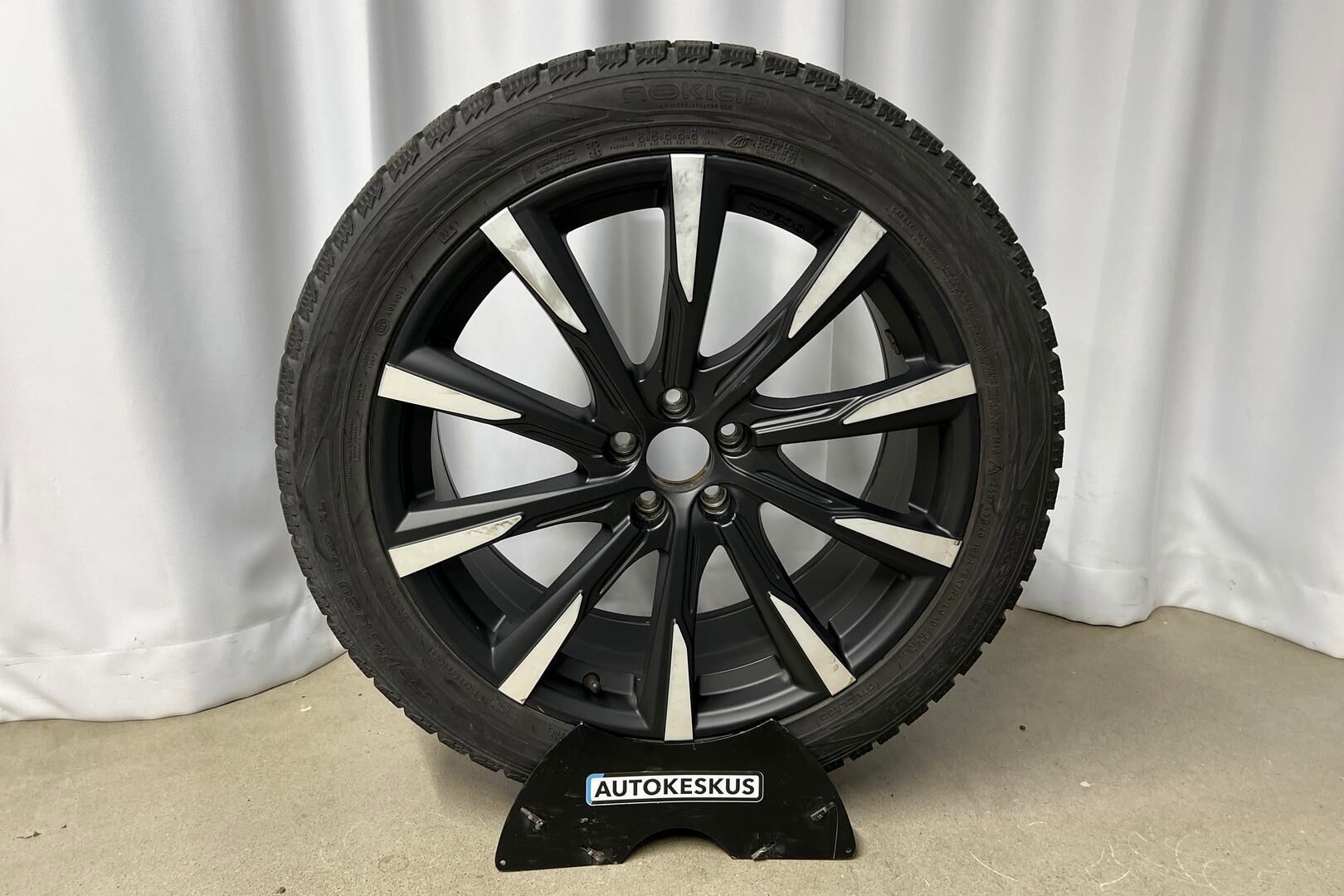 Volvo XC60 iso kuva 24
