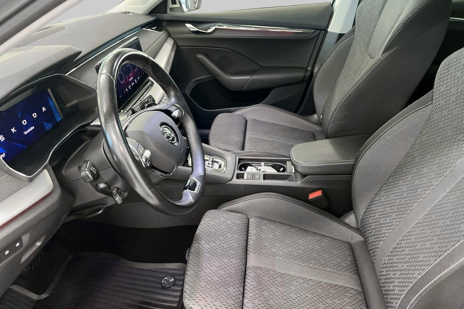 Skoda Octavia iso kuva 9