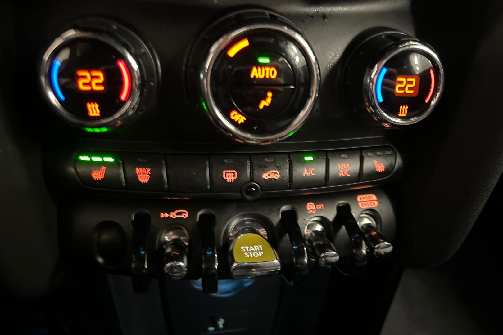 MINI Hatchback iso kuva 16