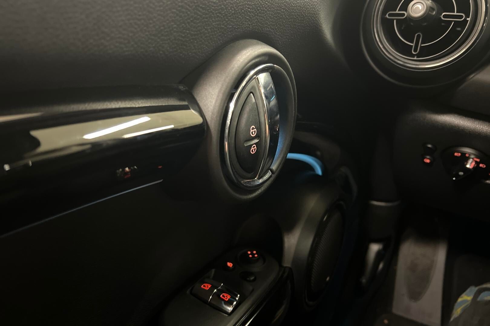 MINI Hatchback iso kuva 20