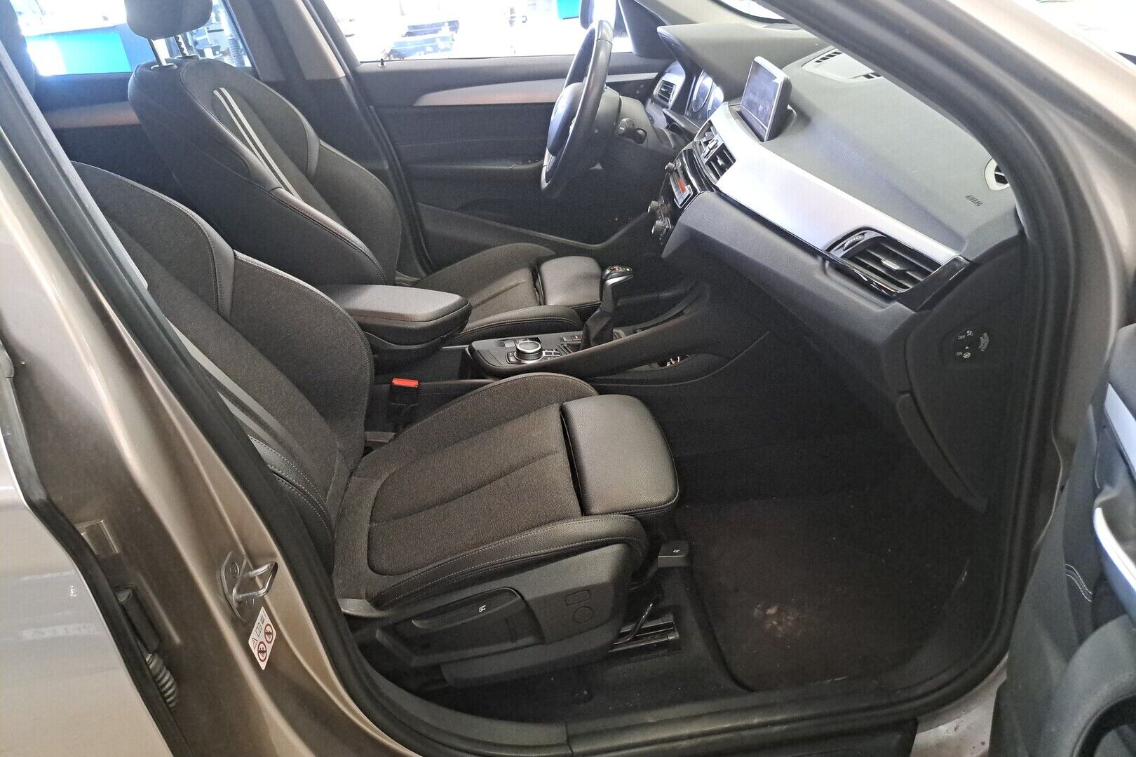 BMW X1 iso kuva 2