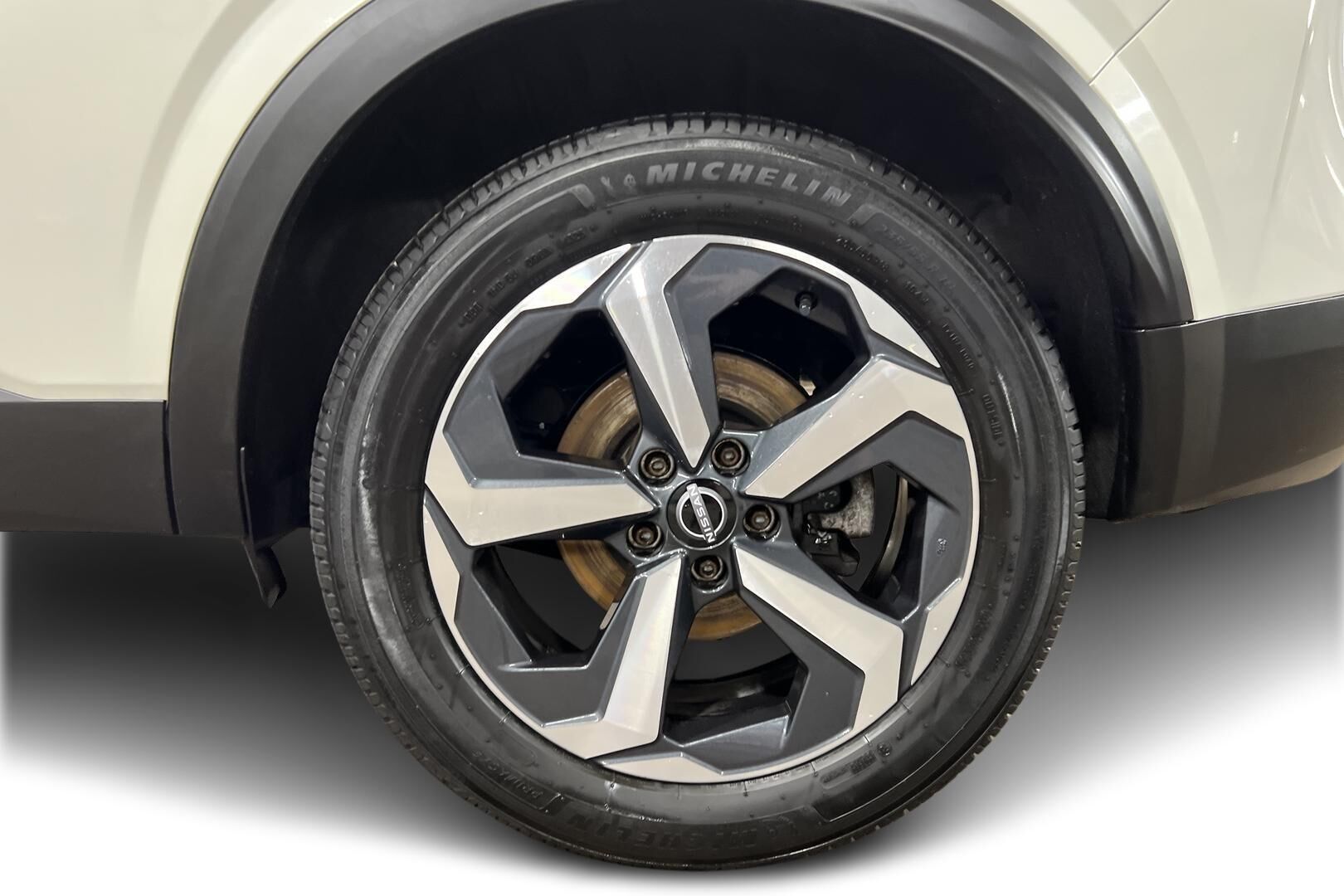 Nissan Qashqai iso kuva 8