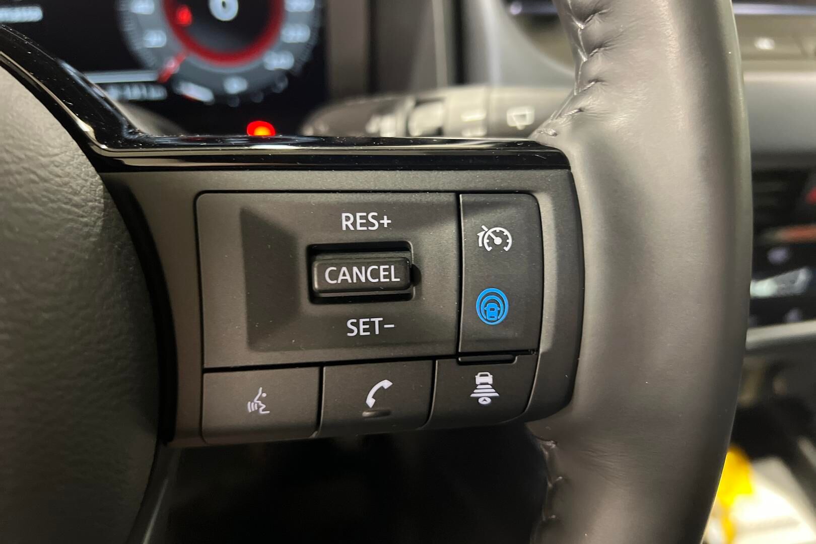 Nissan Qashqai iso kuva 14