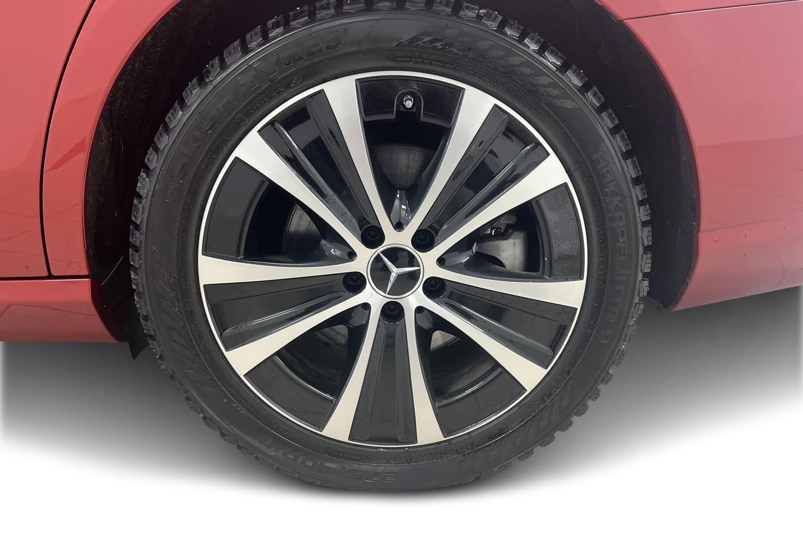 Mercedes-Benz E iso kuva 12