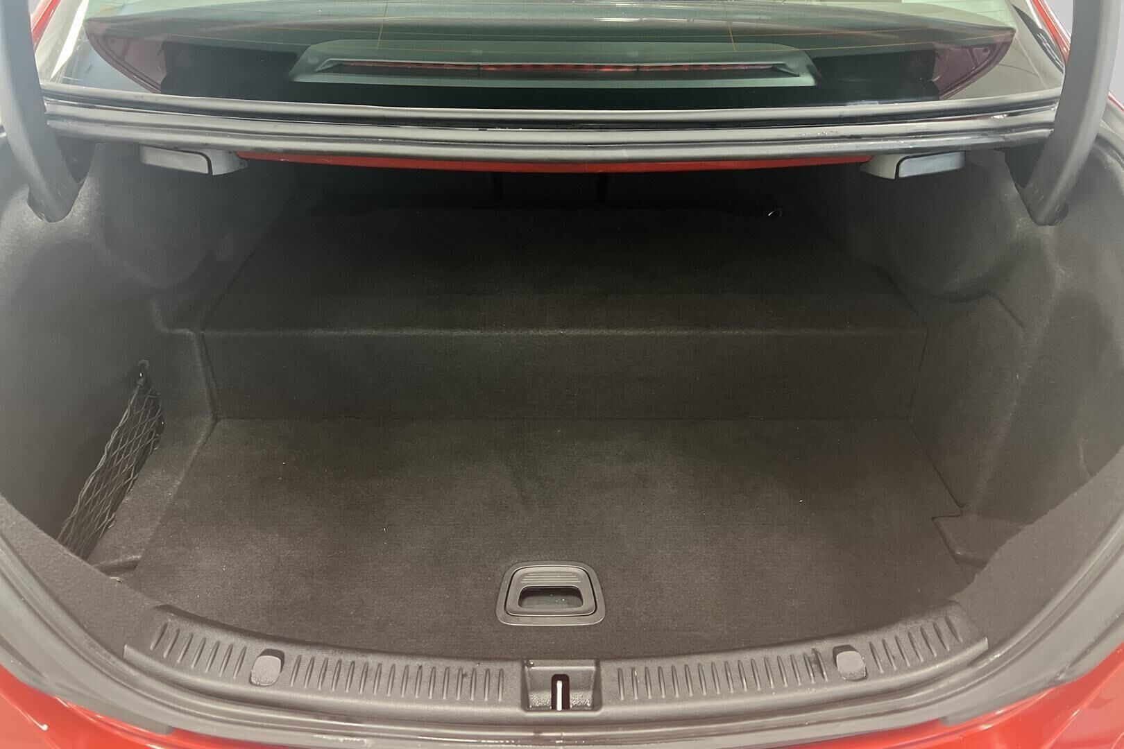 Mercedes-Benz E iso kuva 12