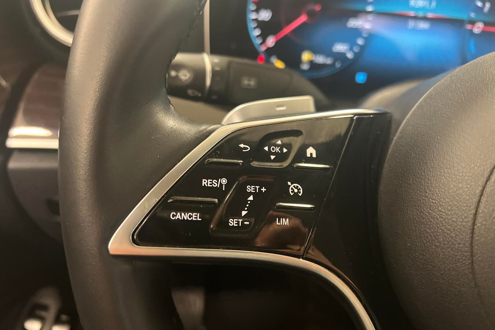 Mercedes-Benz E iso kuva 16