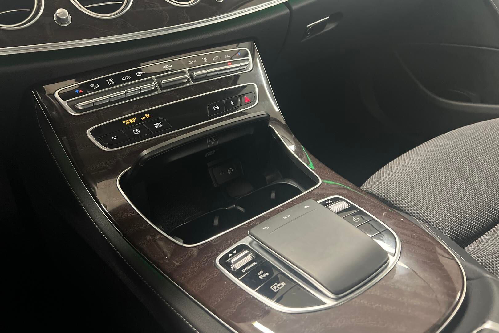 Mercedes-Benz E iso kuva 16