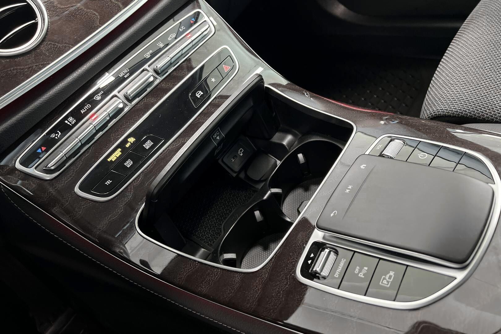 Mercedes-Benz E iso kuva 15