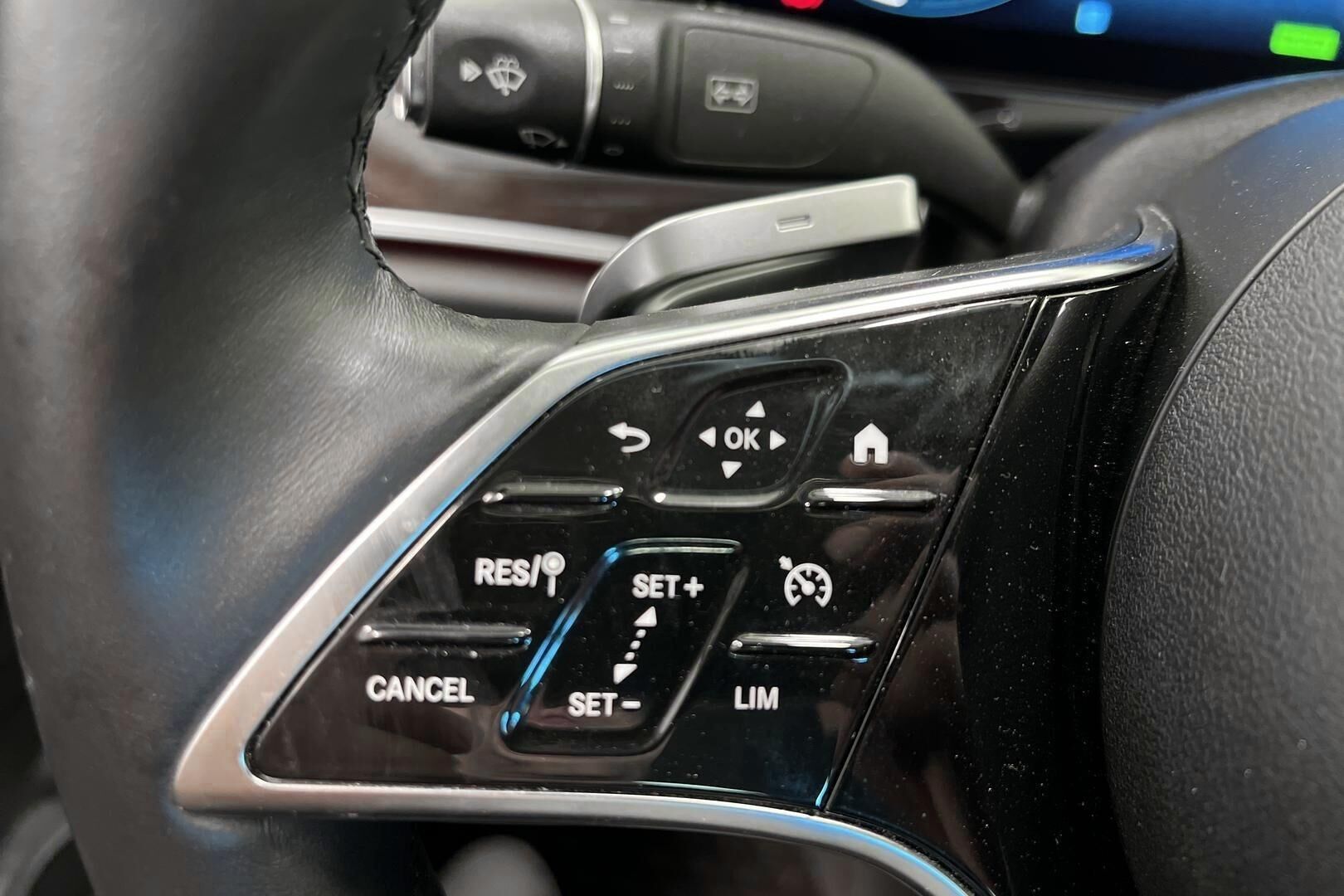 Mercedes-Benz E iso kuva 16