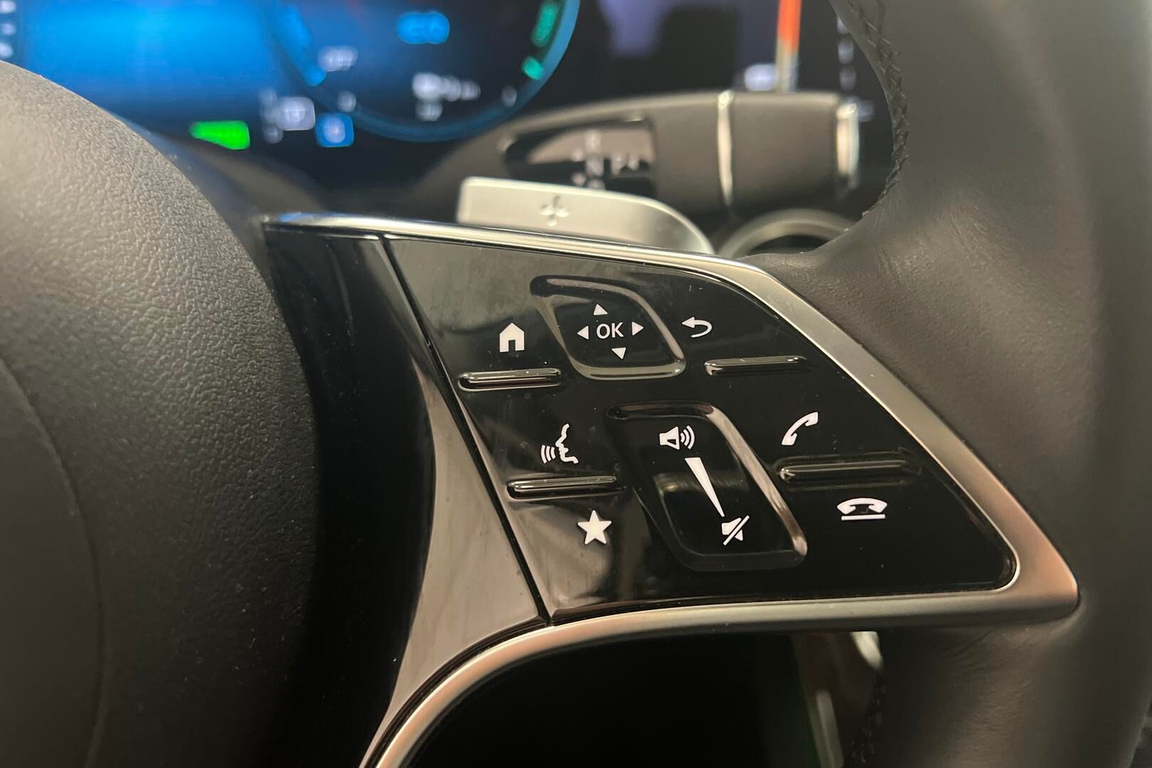 Mercedes-Benz E iso kuva 18