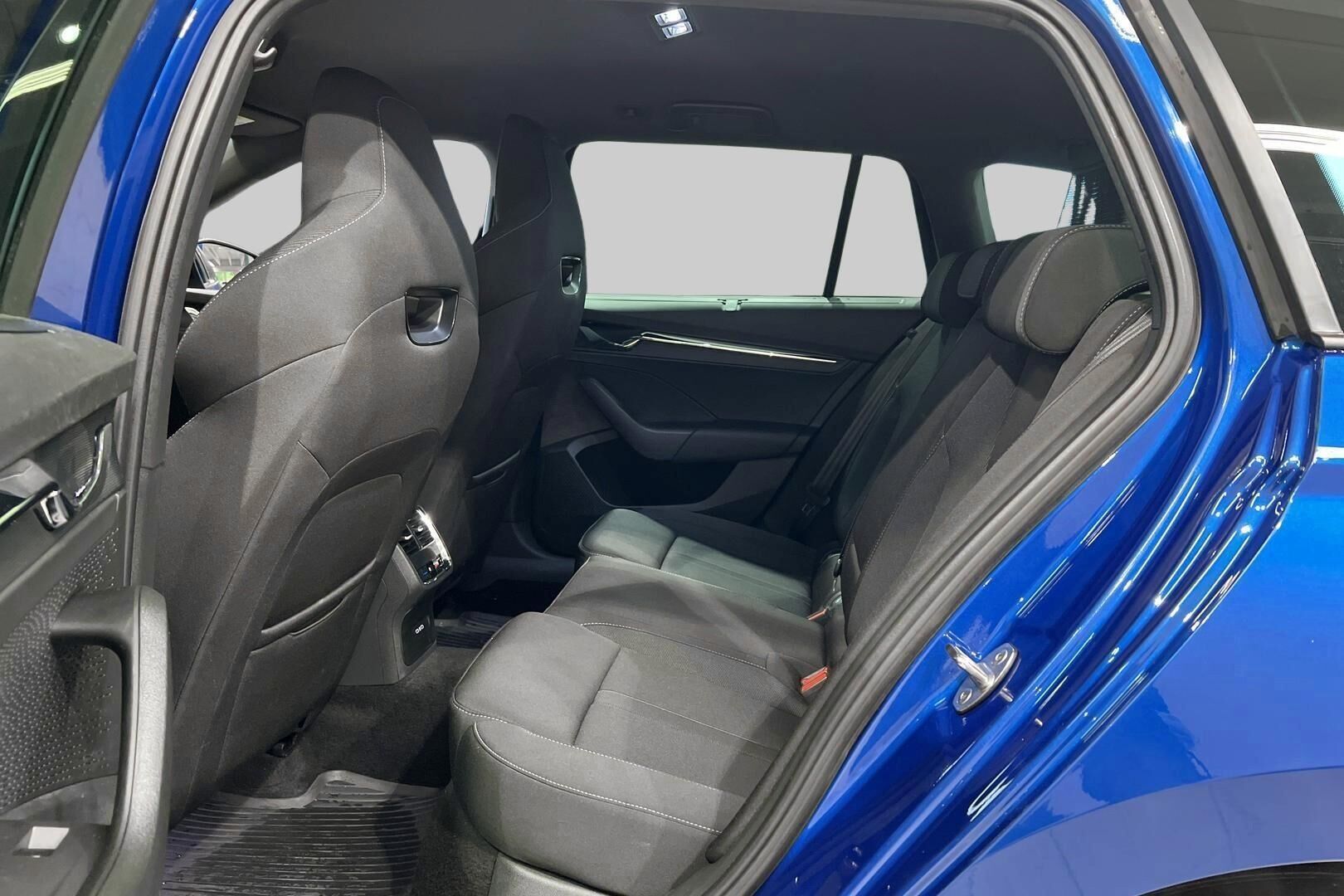 Skoda Octavia iso kuva 10