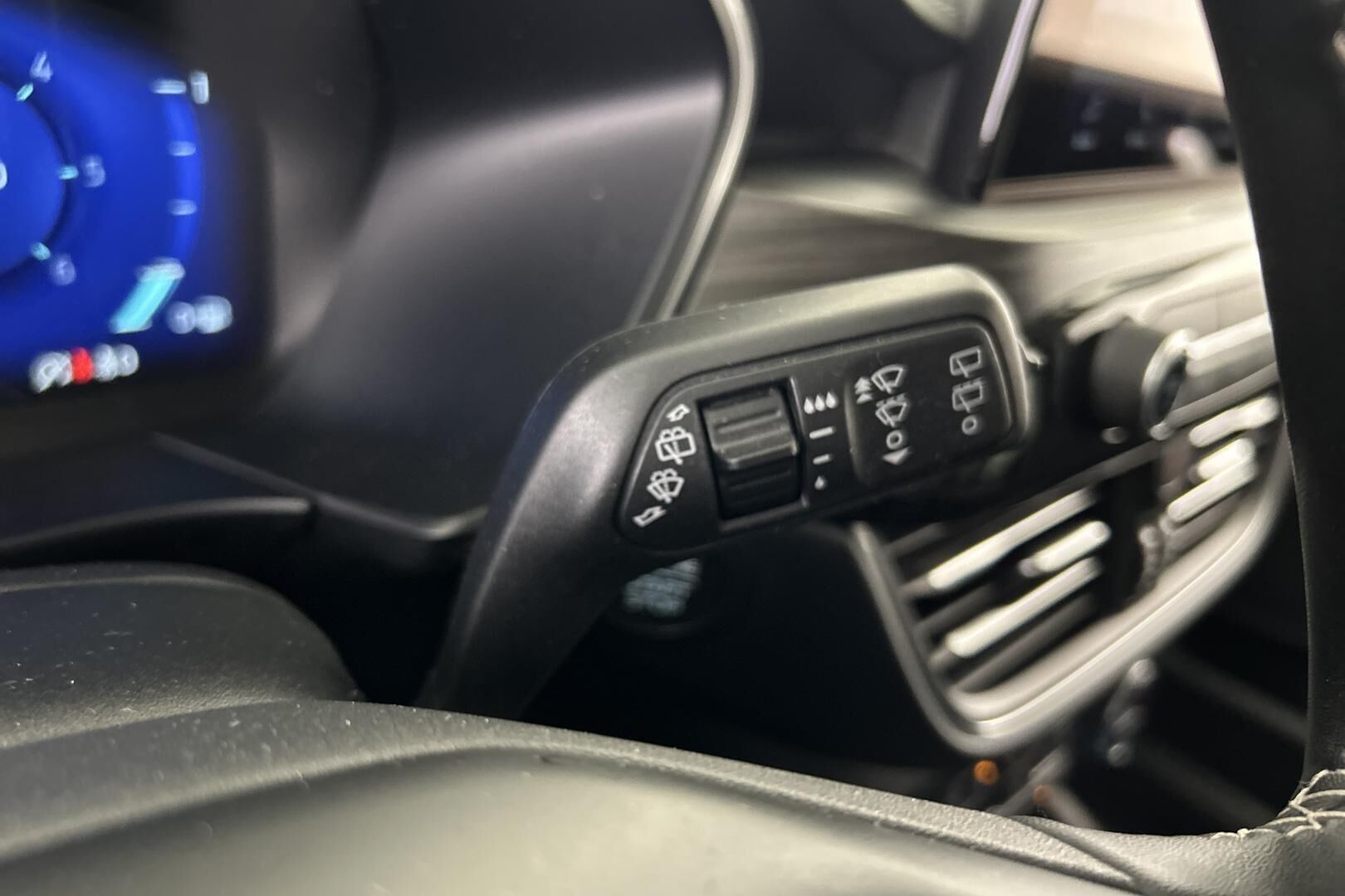Ford Kuga iso kuva 18