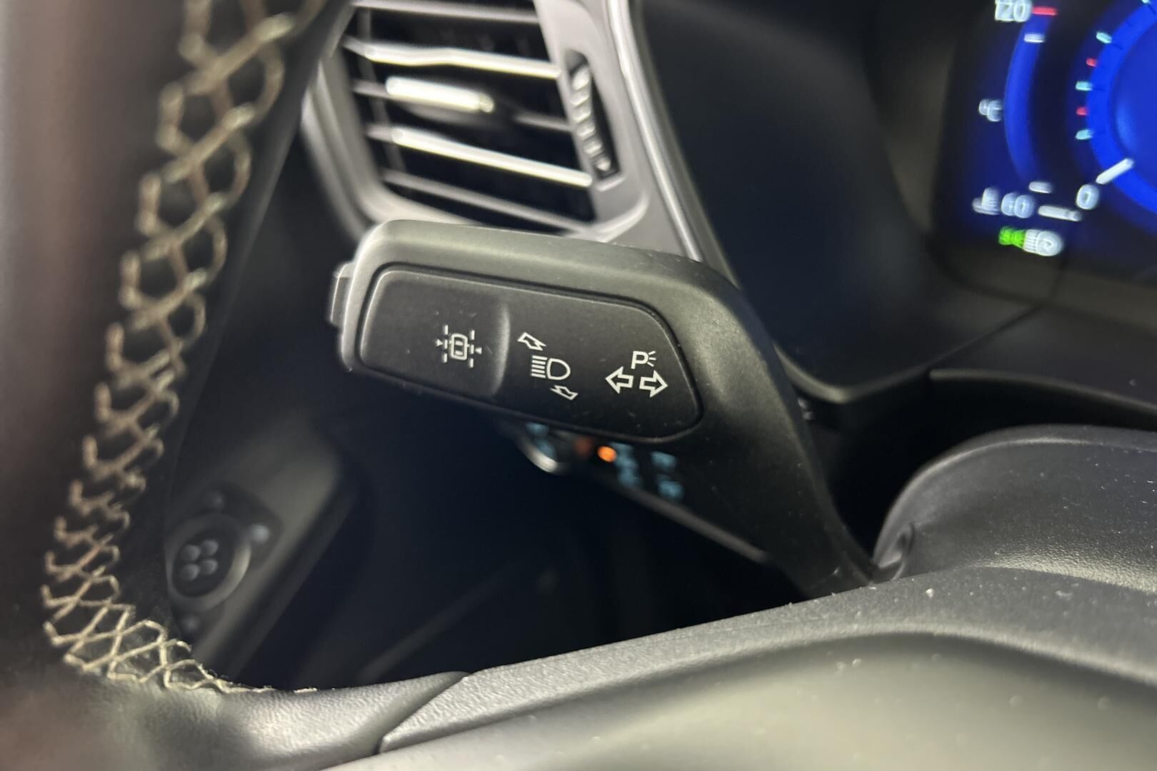 Ford Kuga iso kuva 19