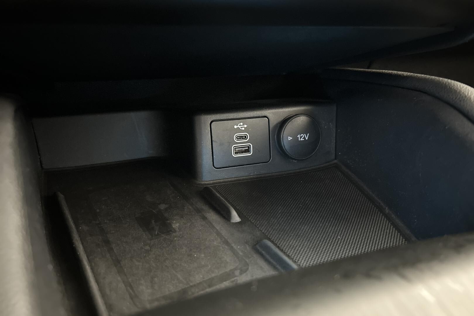 Ford Kuga iso kuva 28