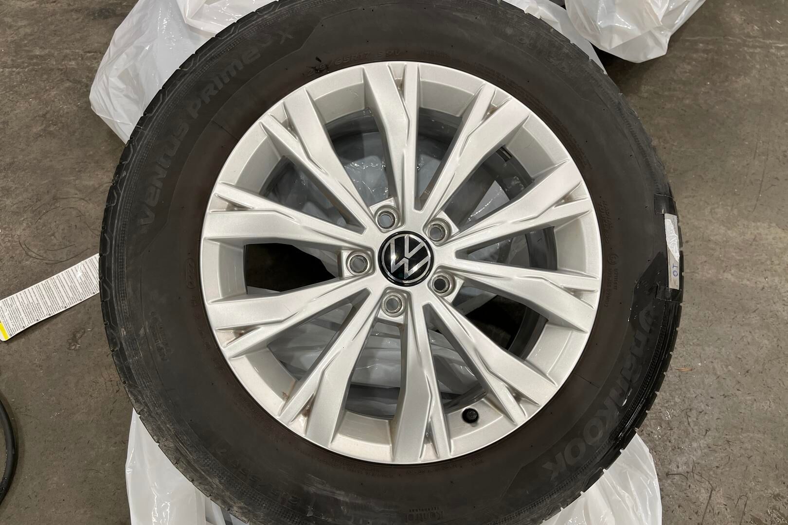 Volkswagen Tiguan iso kuva 14