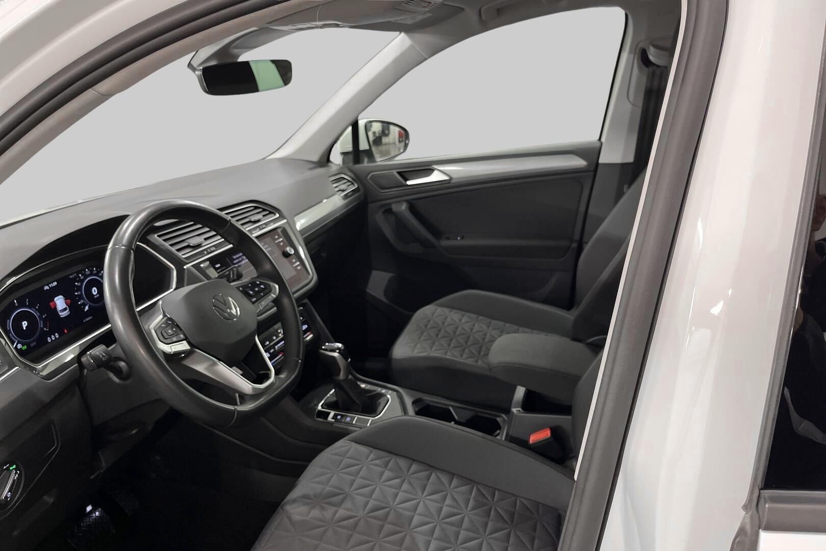 Volkswagen Tiguan iso kuva 9