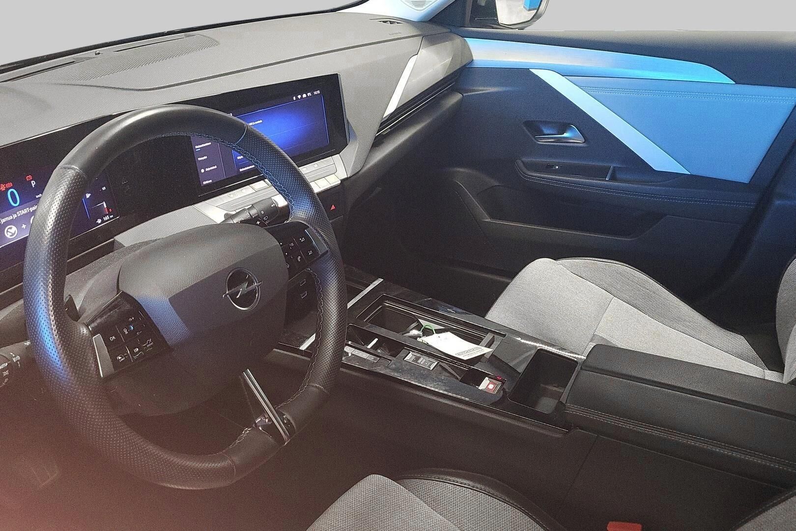 Opel Astra iso kuva 2