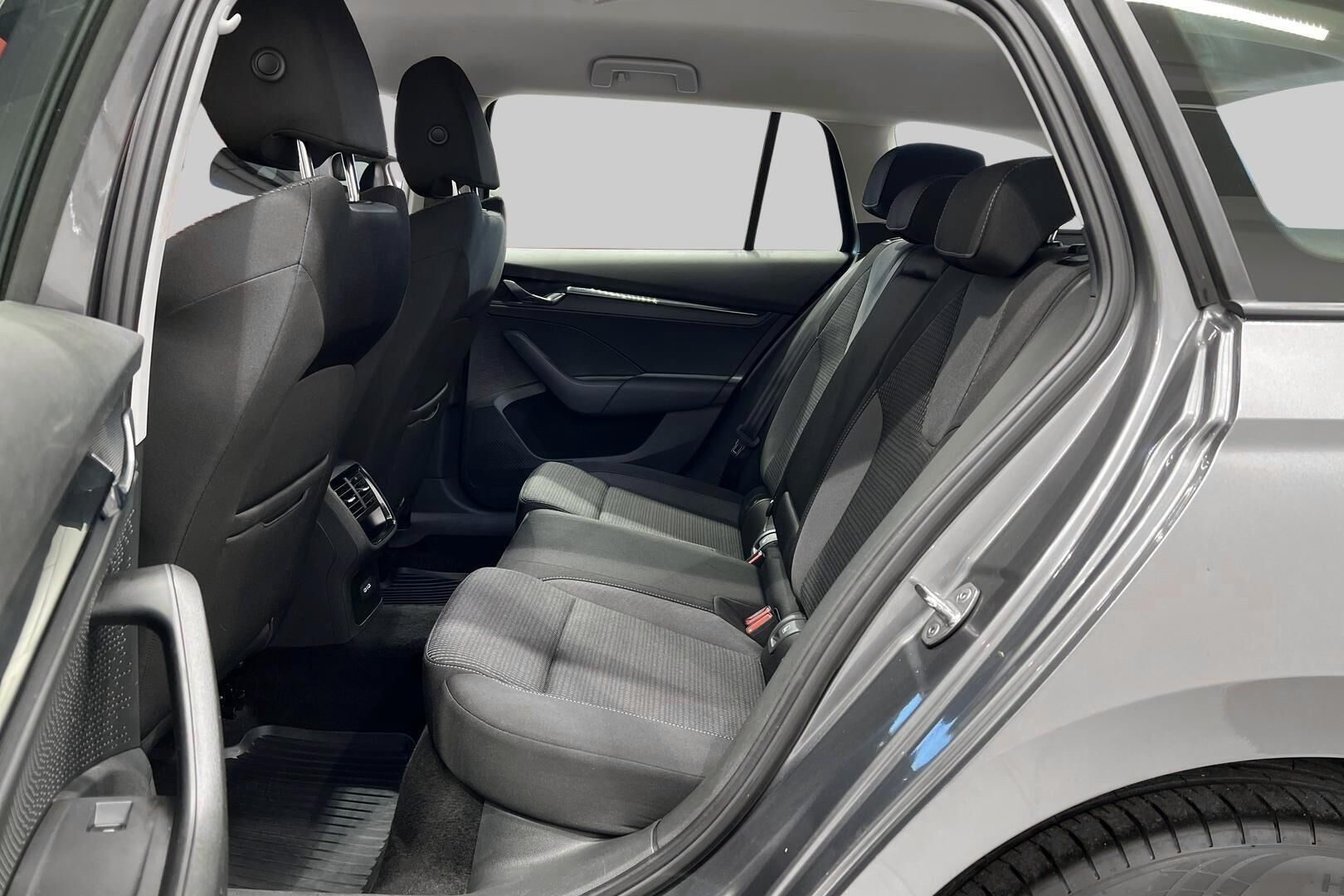 Skoda Octavia iso kuva 30