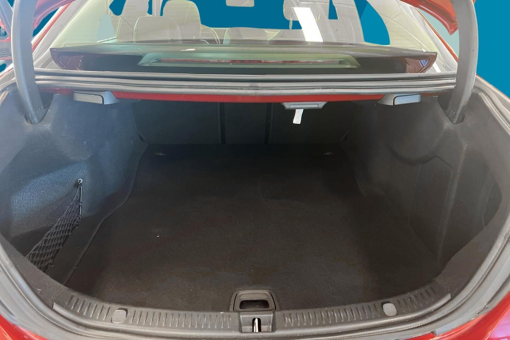 Mercedes-Benz E iso kuva 8