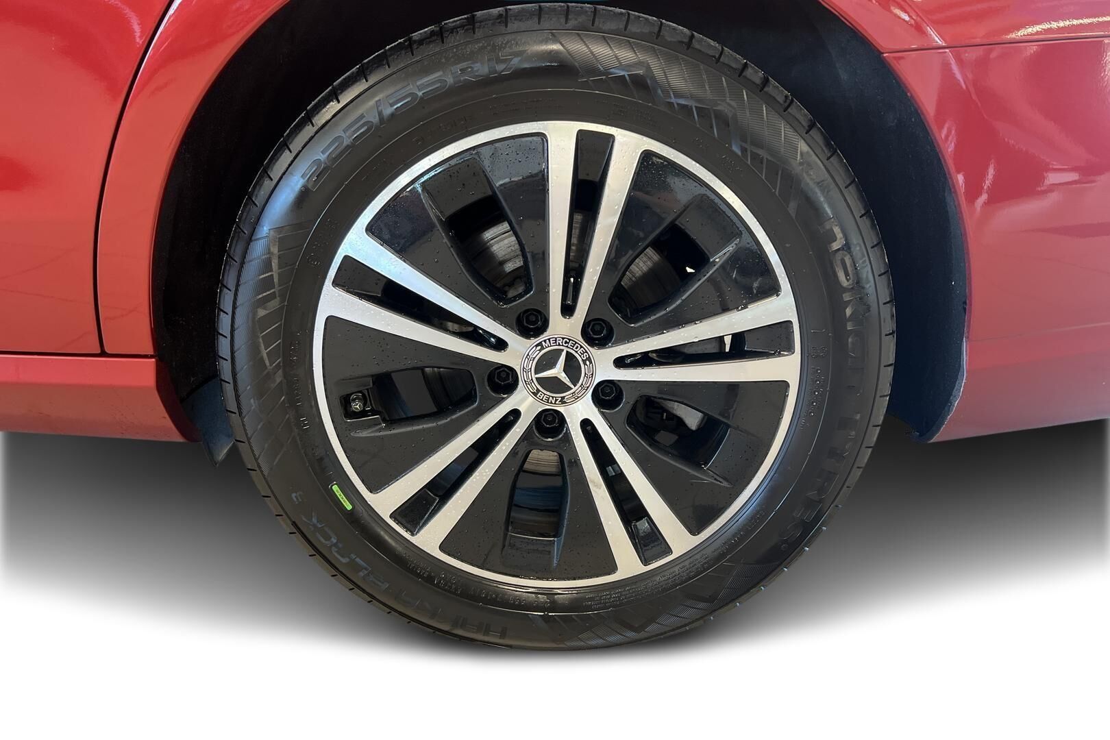 Mercedes-Benz E iso kuva 9