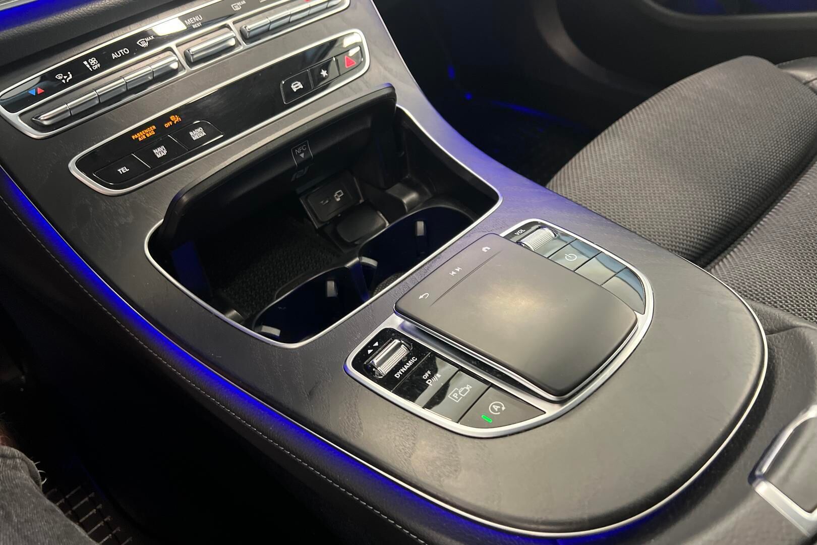 Mercedes-Benz E iso kuva 12