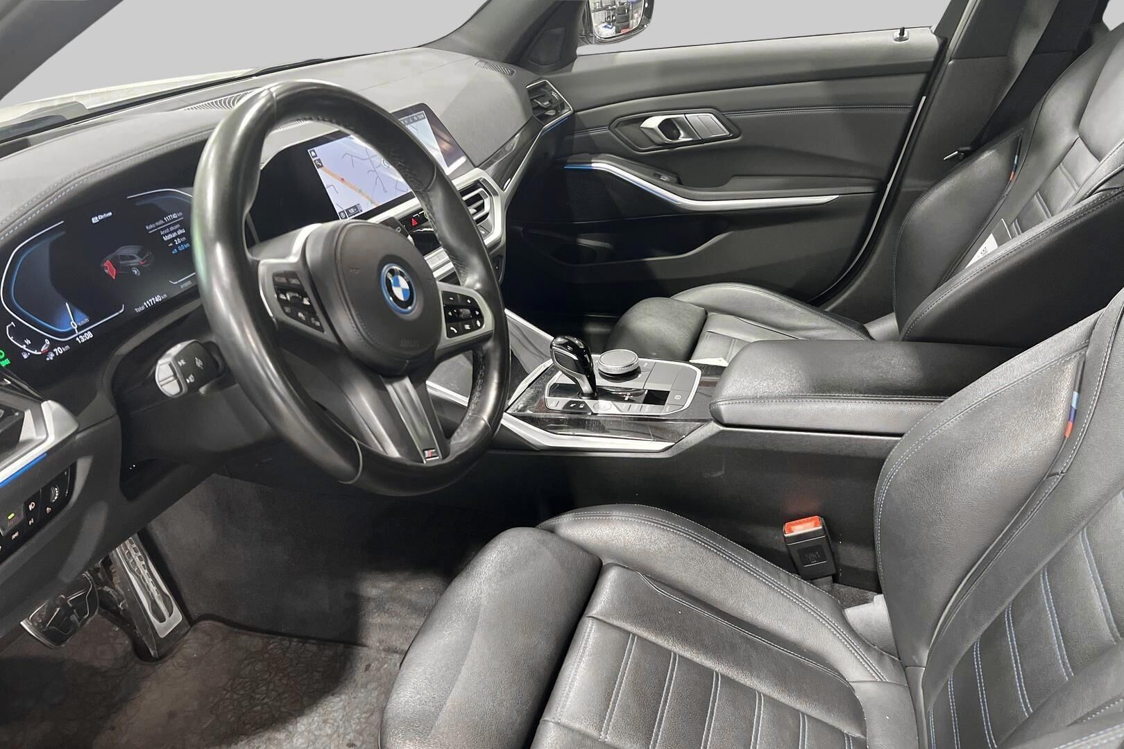 BMW 3-sarja iso kuva 16