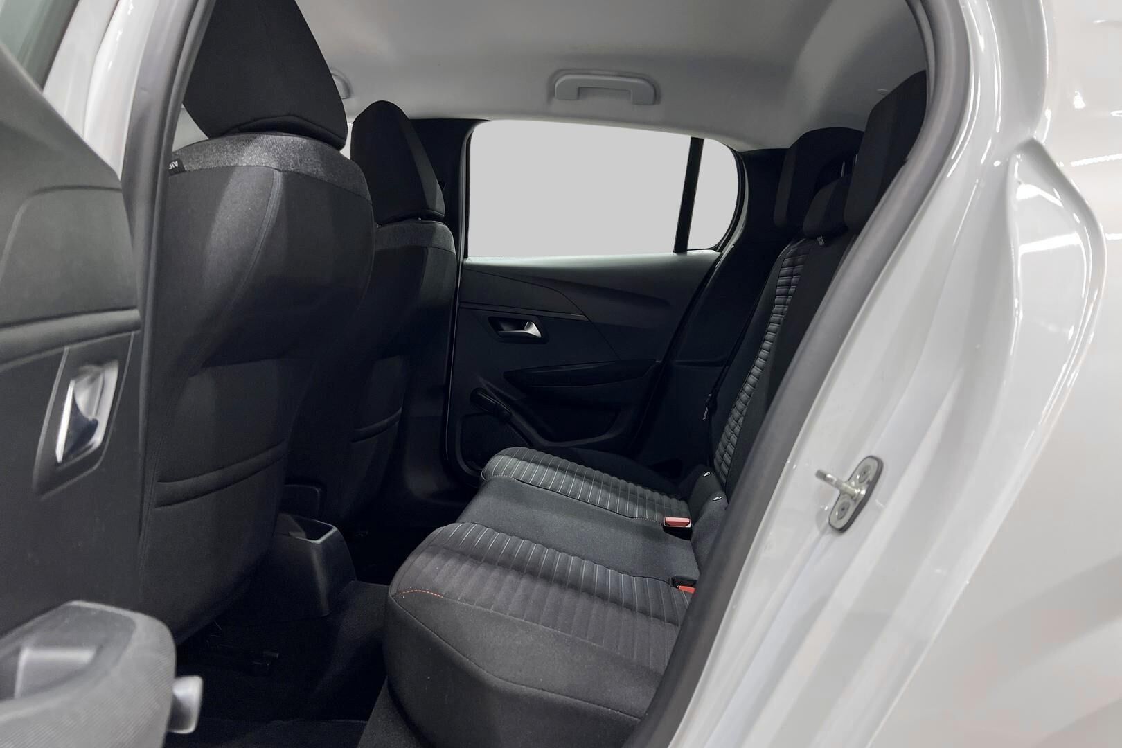 Peugeot 208 iso kuva 10