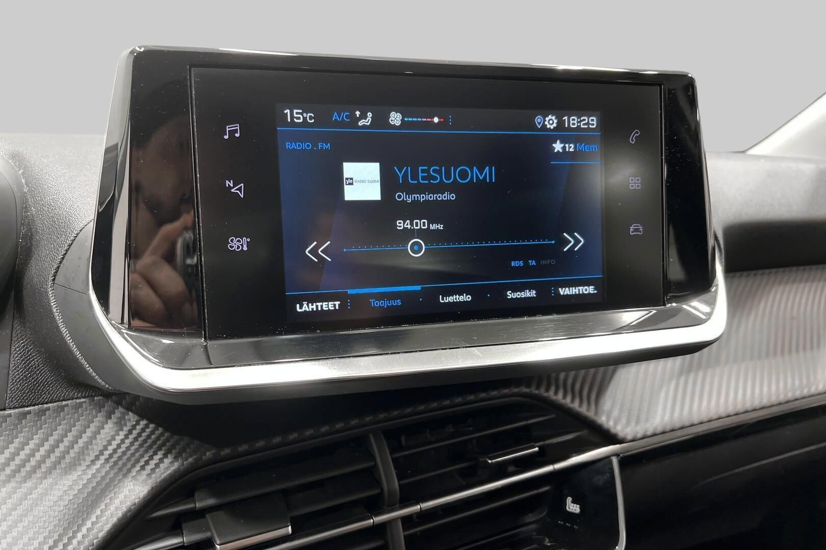 Peugeot 208 iso kuva 15