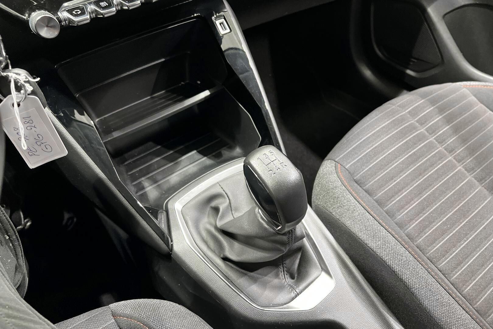 Peugeot 208 iso kuva 18