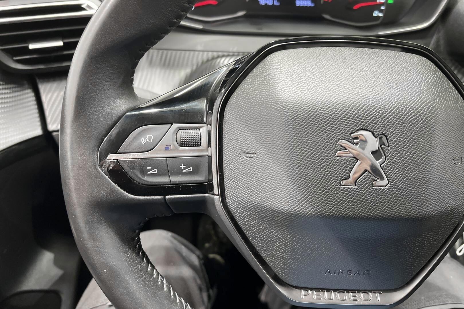 Peugeot 208 iso kuva 20