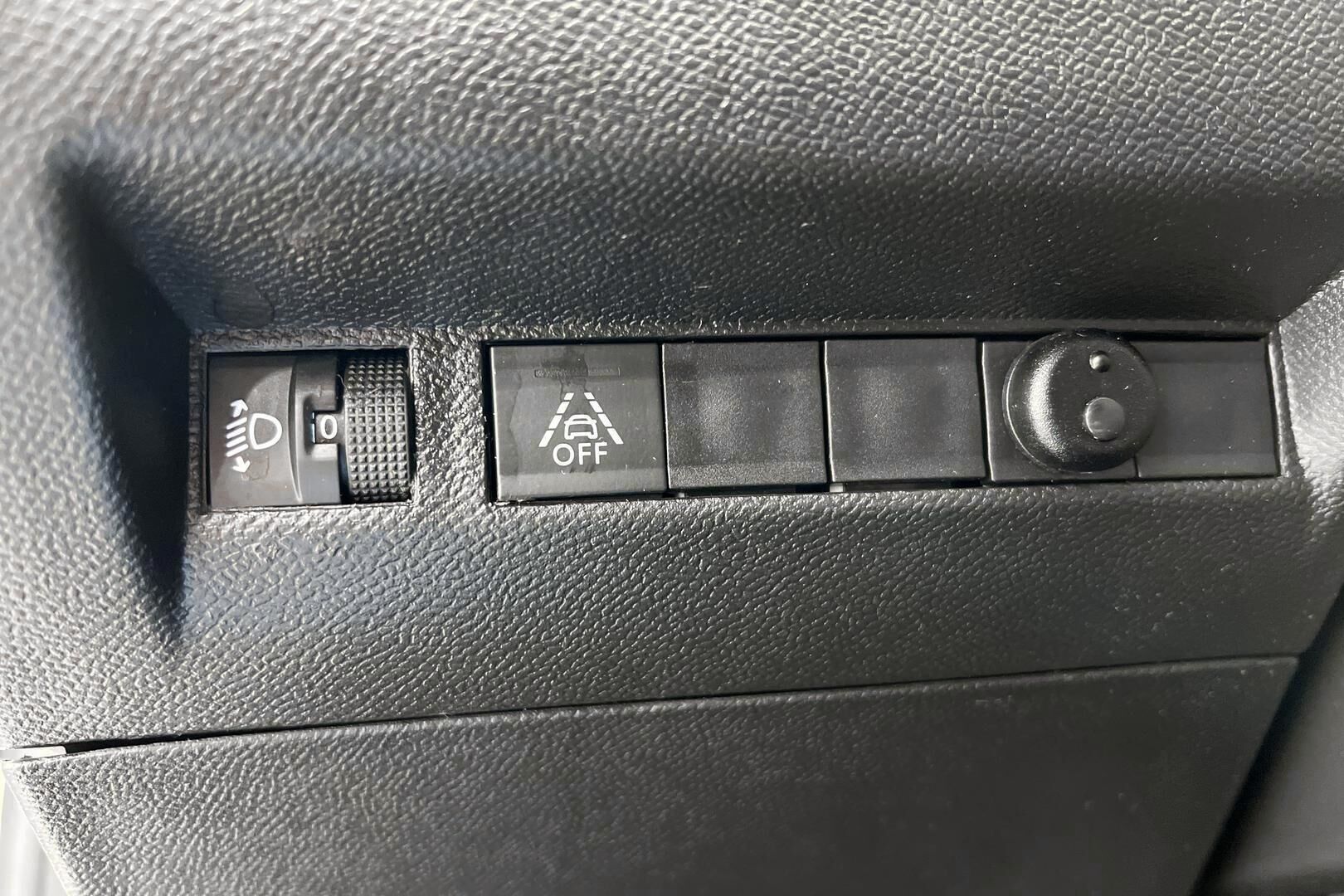 Peugeot 208 iso kuva 21