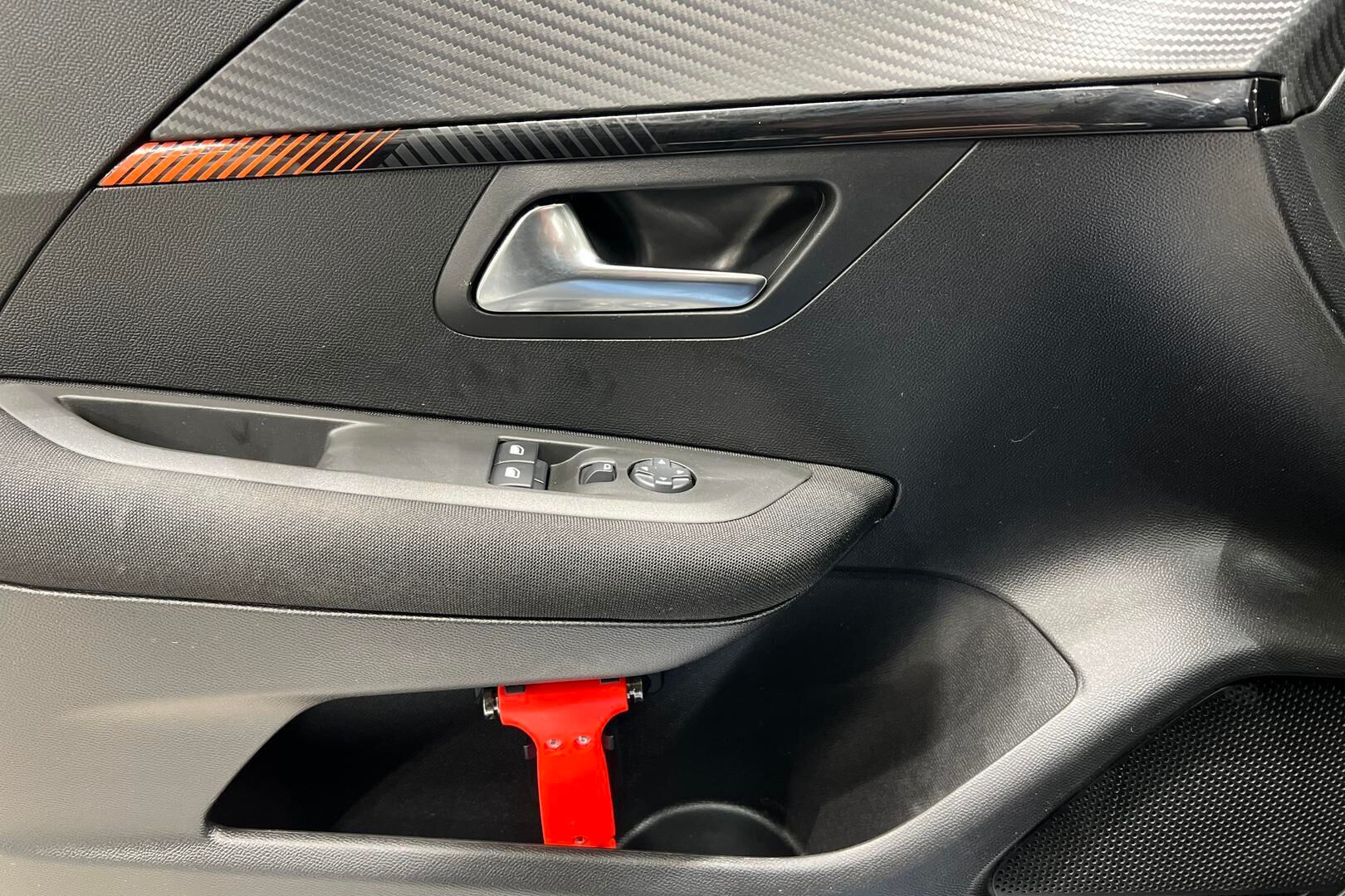 Peugeot 208 iso kuva 23